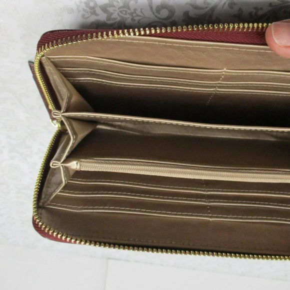 ANNE KLEIN Wallet NWT  Color Oxblood - Picture 4 of 6